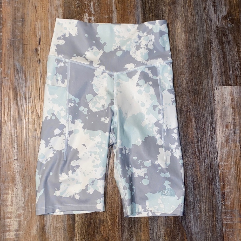 NWT The North Face Motivation High-Rise Pocket 9" Shorts Women's Size M NEW